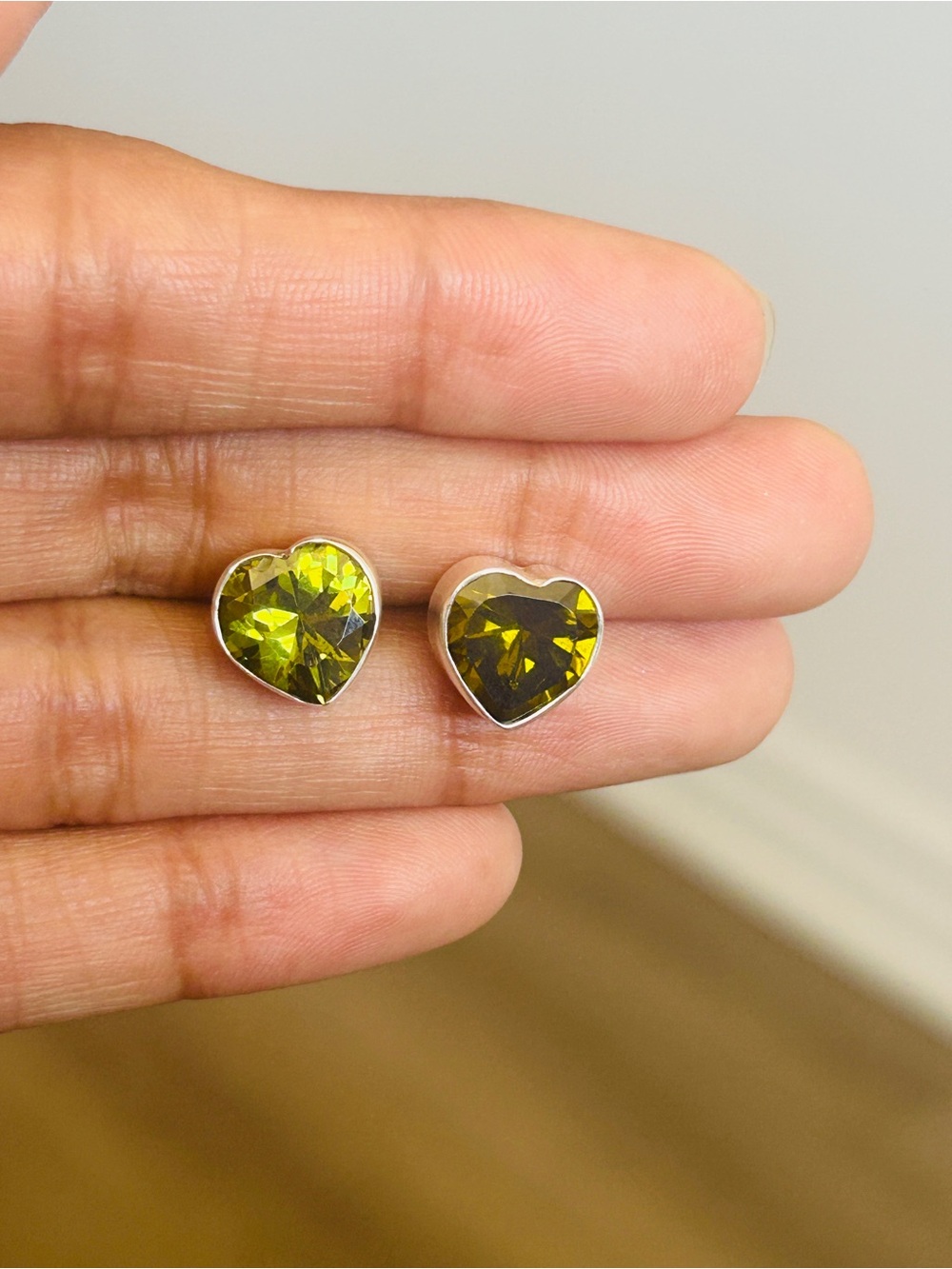 Taxco Mexico .925 Sterling Silver Olive Green Heart Stud Earrings 1cm